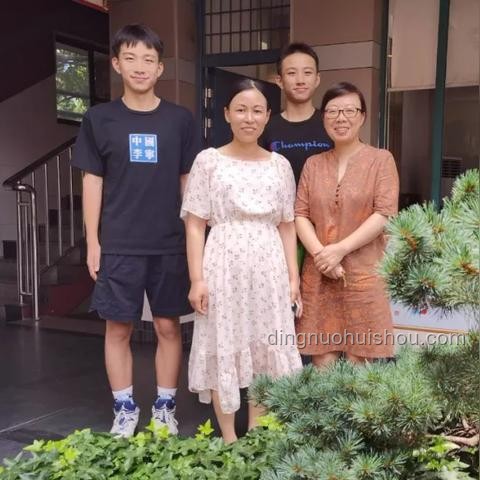 双胞胎感恩教育现象透视：家庭教育价值观与行业影响